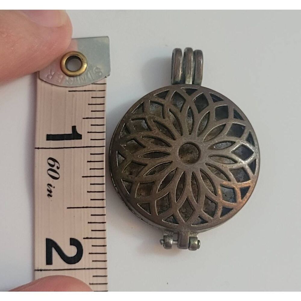 Aromatherapy Diffuser Pendant - Picture 4 of 5